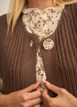 Gilet Ambre -Élégance Soldes Motus Boutique Days Of Autumn Gilet Ambre Marron 5 ef0615ac 7383 4bcc b148 ff602ddd4240