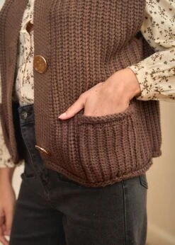 Gilet Ambre -Élégance Soldes Motus Boutique Days Of Autumn Gilet Ambre Marron 9 ea8eb24f 19df 4cc5 95e4 8748e23214f3