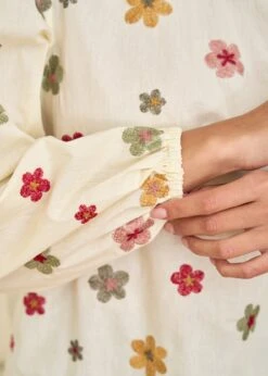 Blouse Iris -Élégance Soldes motus boutique blouse iris fleuri fond beige 5