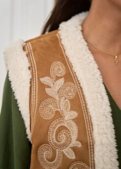 Veste Céline -Élégance Soldes motus boutique gilet celine camel 4